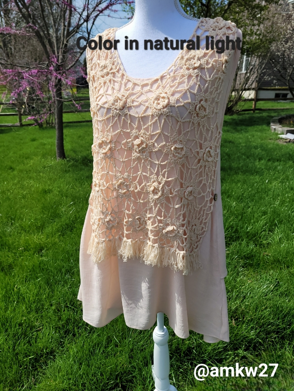 NWT A'reve Sleeveless Light Peach Top Cream Floral Crocheted Overlay & Fringe - Picture 4 of 16